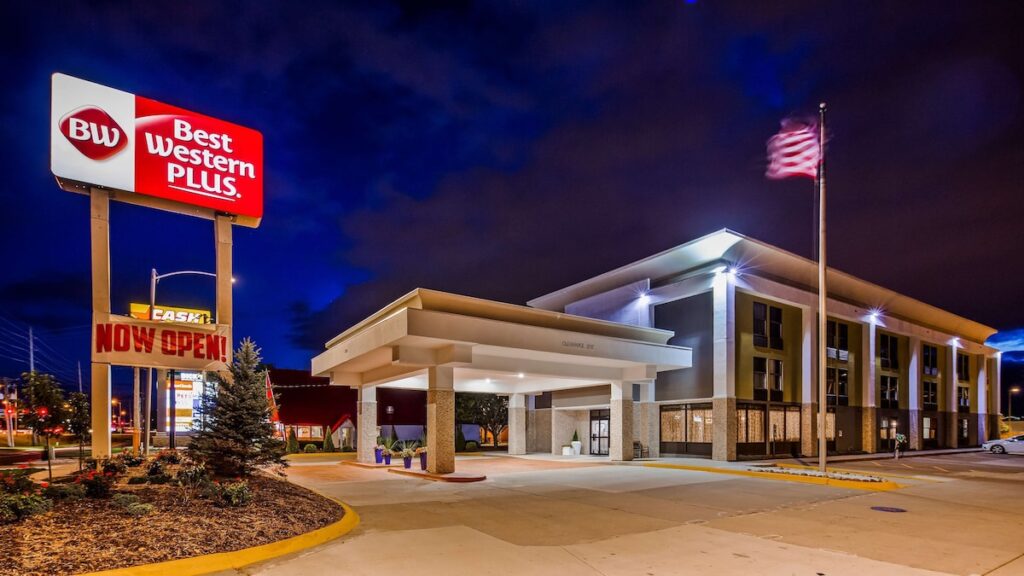 Best Western Plus Bloomington East Hotel - Image 2