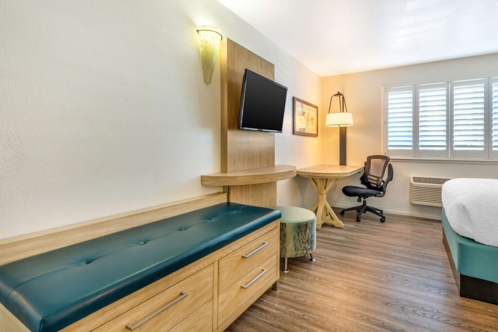 Best Western Plus Capitola By-the-sea Inn & Suites - Image 3