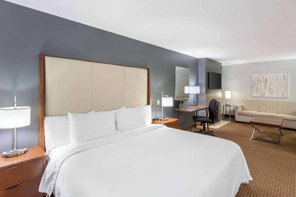 Best Western Plus Cottontree Inn - Image 3