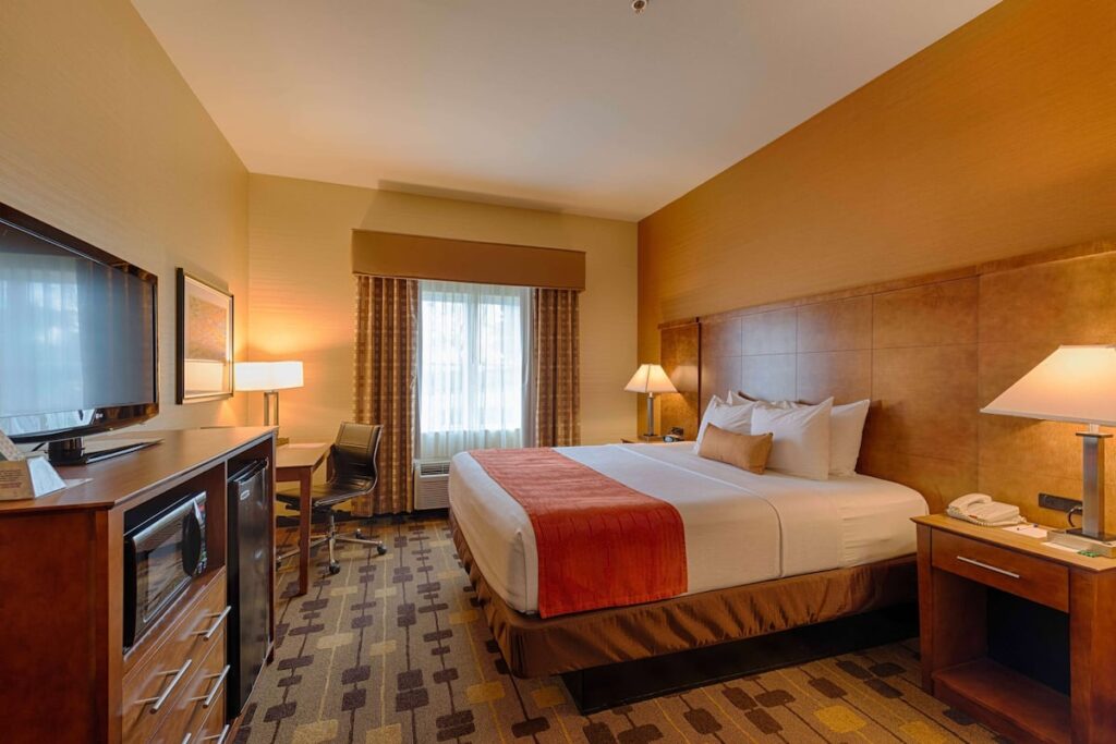 Best Western Plus Delta Inn & Suites - Image 3