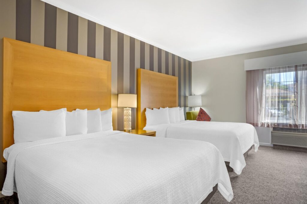 Best Western Plus Dixon Davis - Image 4