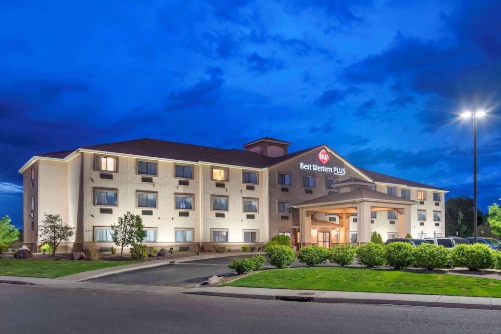 Best Western Plus Eagleridge Inn & Suites - Image 2