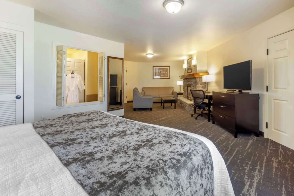 Best Western Plus Edmonds Harbor Inn - Image 4