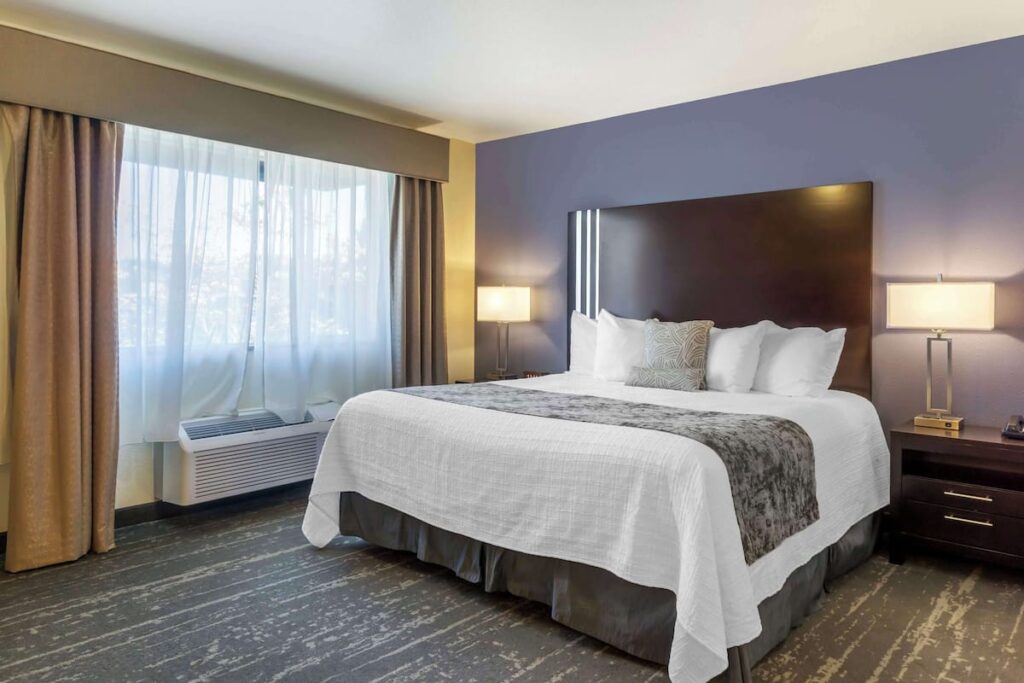 Best Western Plus Edmonds Harbor Inn - Image 3