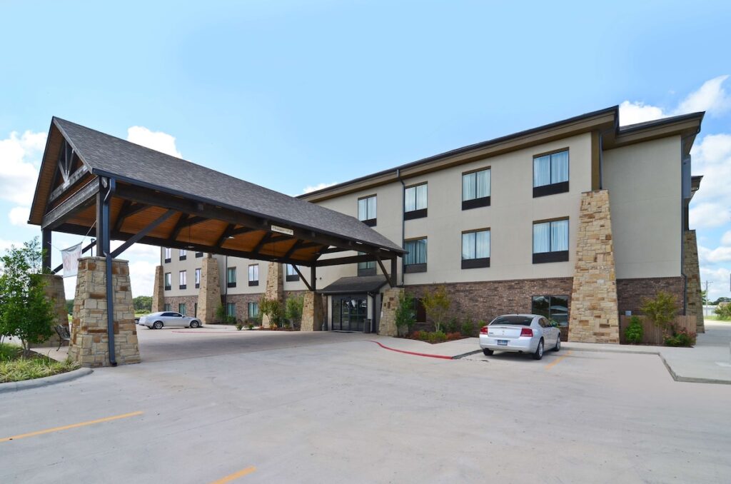 Best Western Plus Emory At Lake Fork Inn & Suites - Image 5