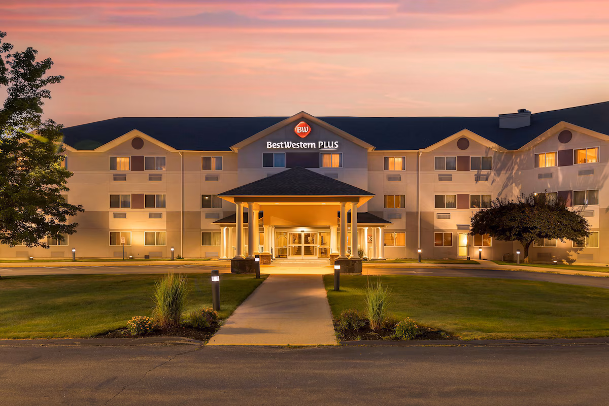 Best Western Plus Executive Court Inn & Conference Center - Image 2