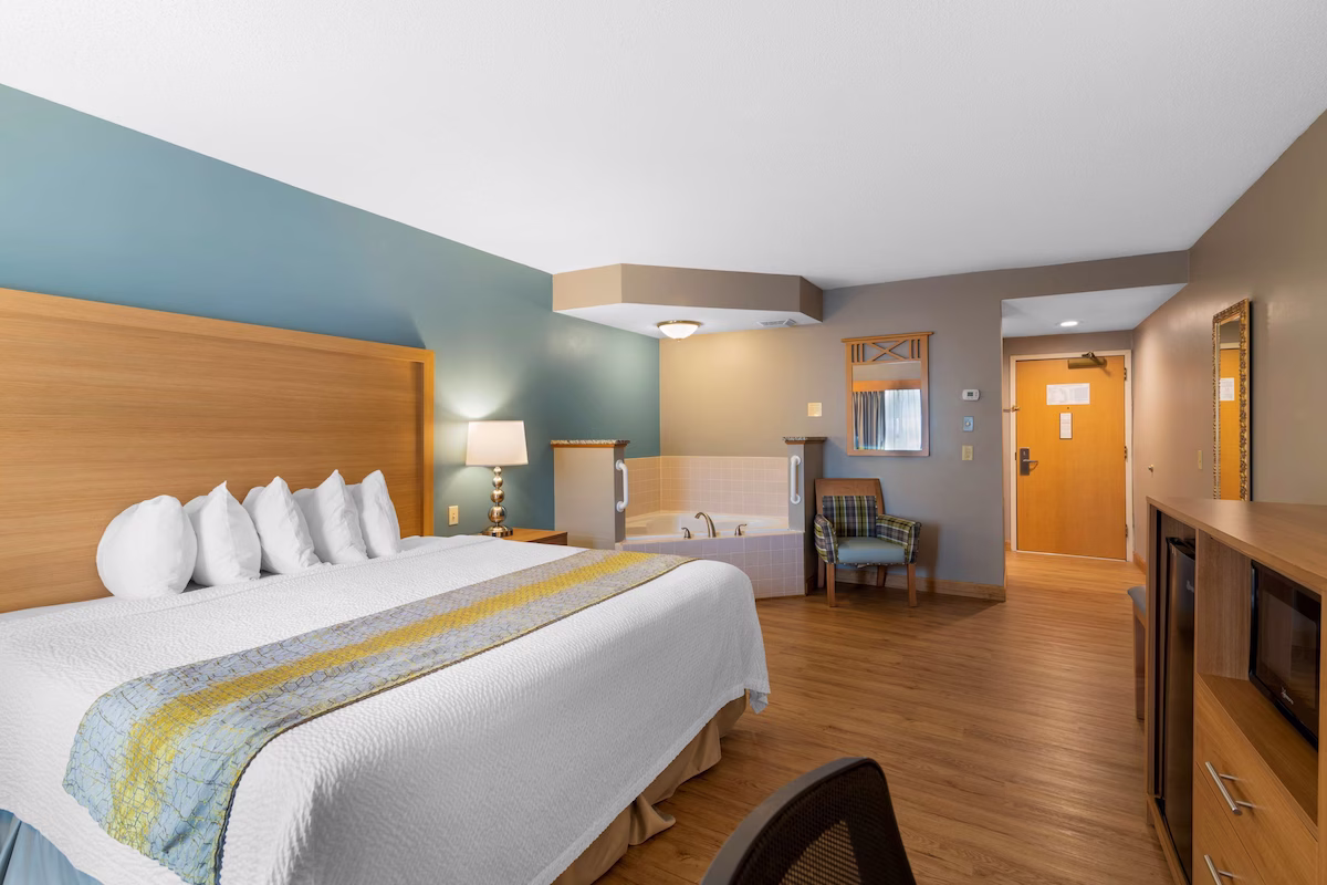 Best Western Plus Executive Court Inn & Conference Center - Image 3