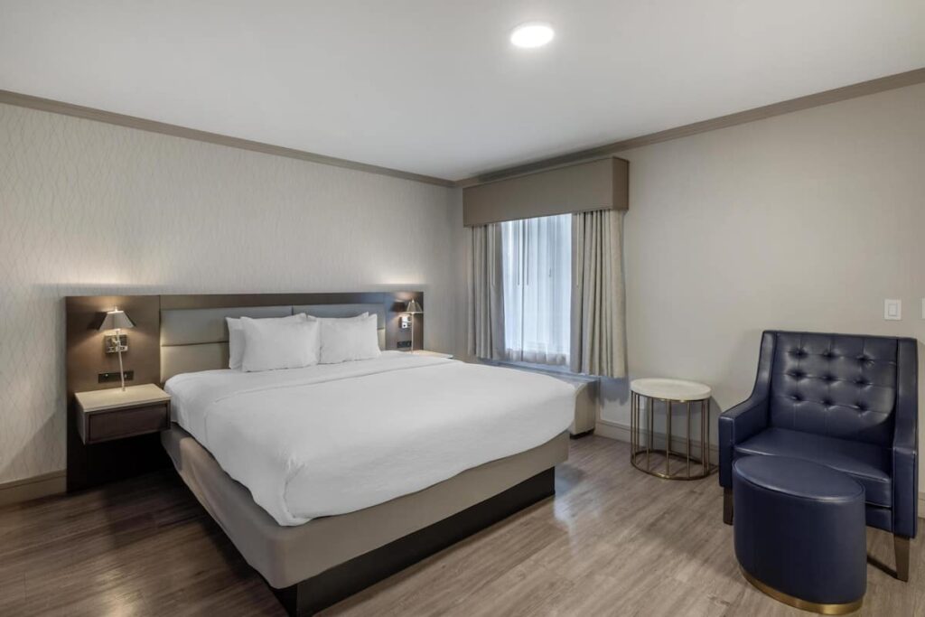 Best Western Plus Executive Suites - Image 4