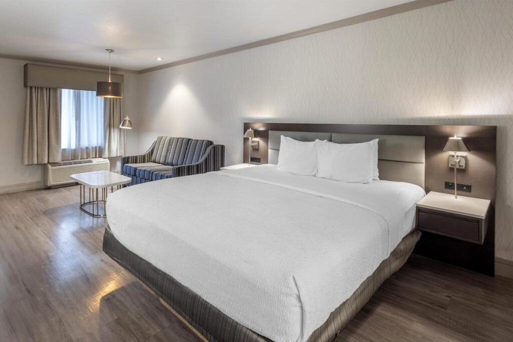 Best Western Plus Executive Suites - Image 3