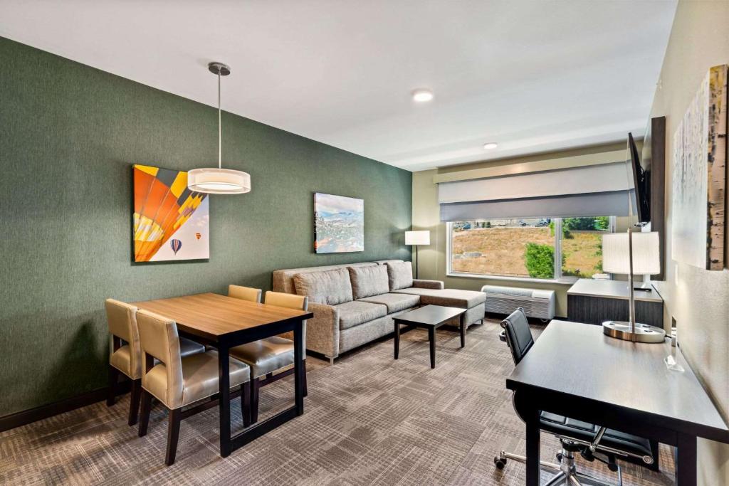 Best Western Plus Fillmore Inn & Suites - Image 4