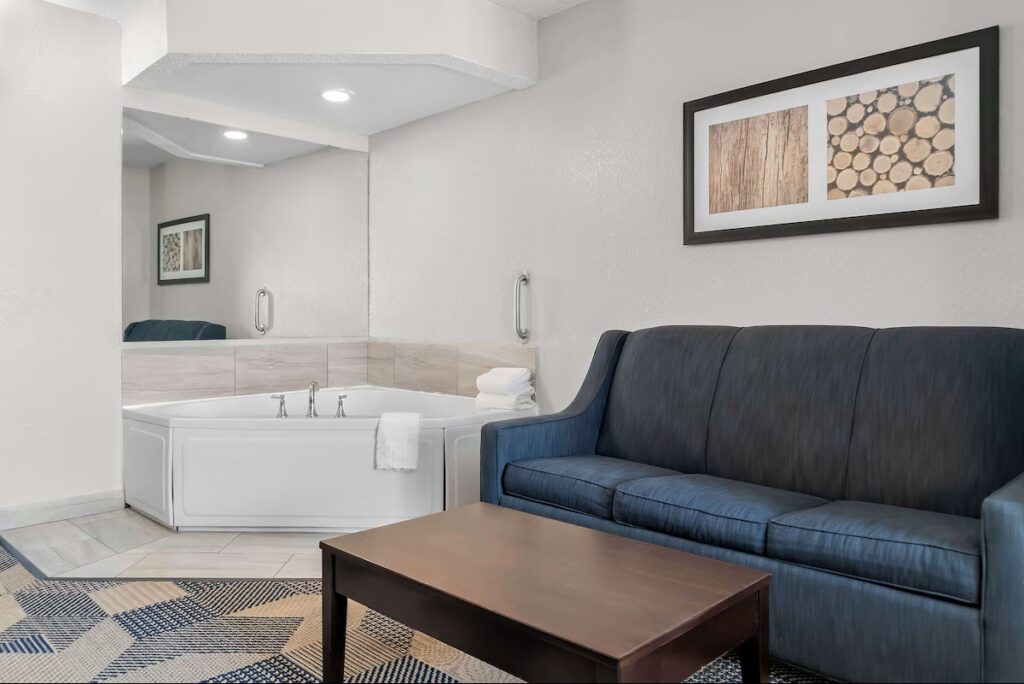 Best Western Plus Flint Airport Inn & Suites - Image 1