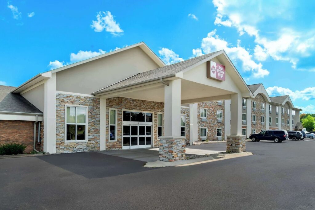 Best Western Plus Flint Airport Inn & Suites - Image 4