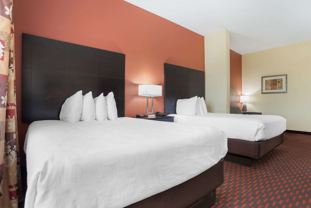 Best Western Plus Flowood Inn & Suites - Image 2