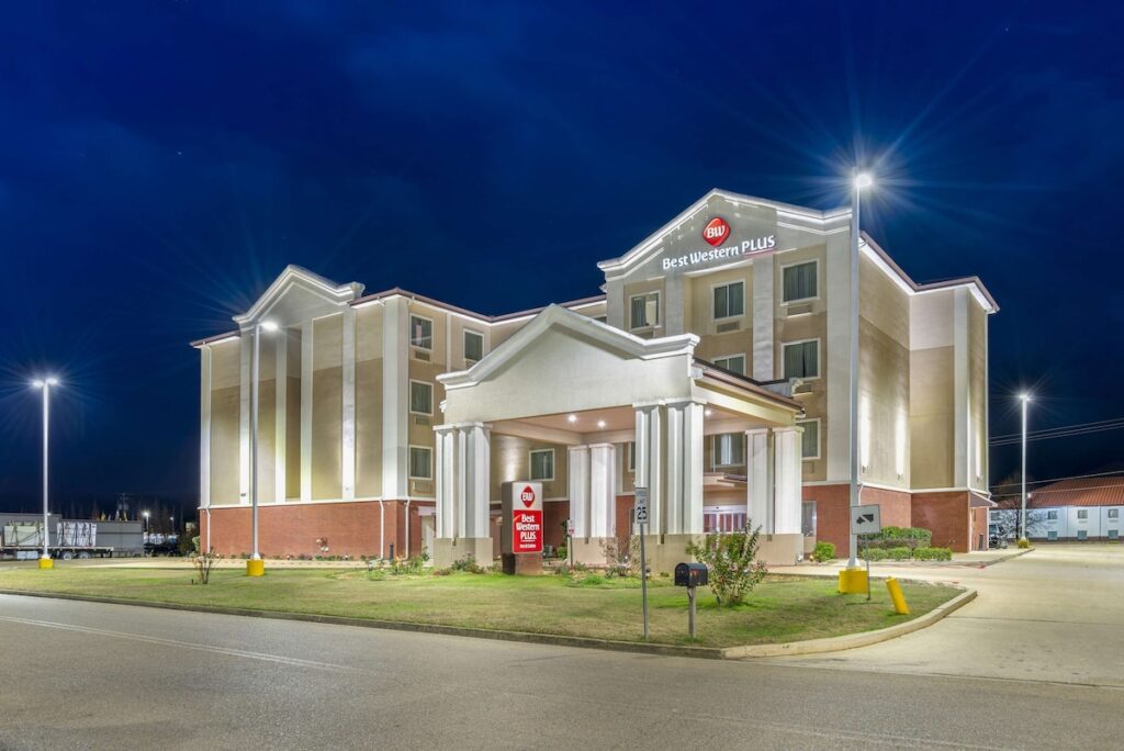 Best Western Plus Flowood Inn & Suites - Image 4