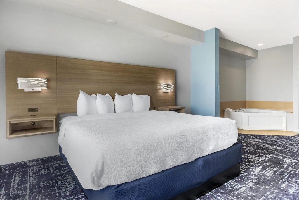 Best Western Plus Fort Worth Forest Hill Inn & Suites - Image 2