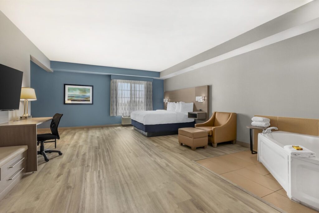 Best Western Plus Fort Worth Forest Hill Inn & Suites - Image 4