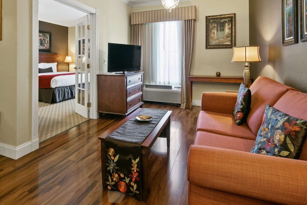 Best Western Plus Georgetown Inn & Suites - Image 3
