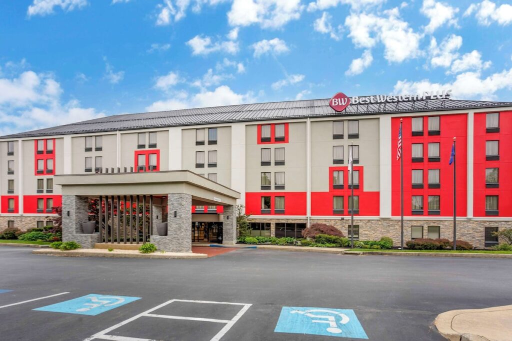 Best Western Plus Heritage Rail Inn & Suites - Image 4