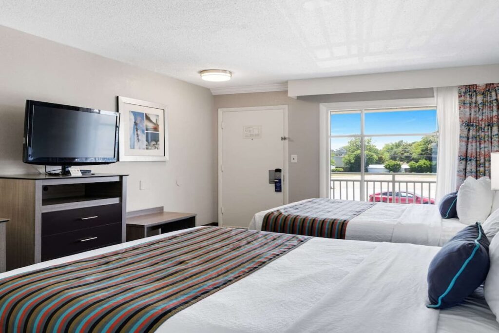 Best Western Plus Holiday Sands Inn & Suites - Image 3
