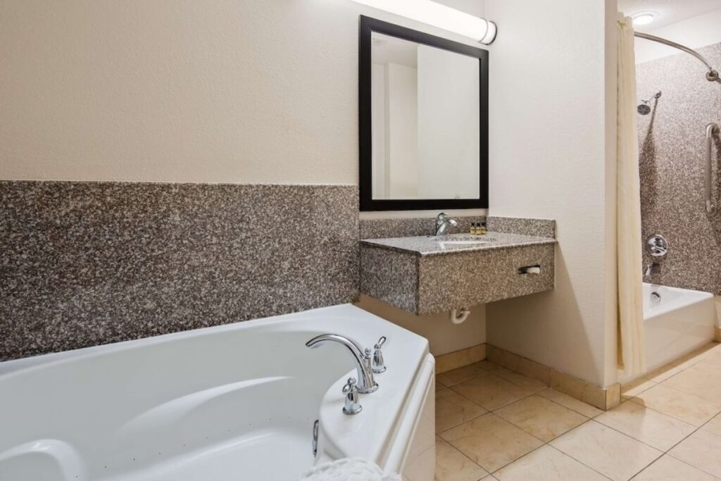 Best Western Plus Kansas City Airport-KCI East - Image 1