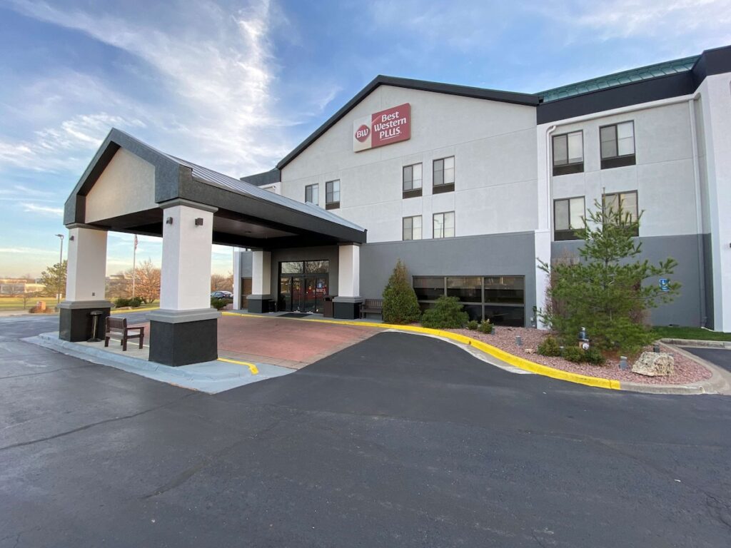 Best Western Plus Kansas City Airport-KCI East - Image 4
