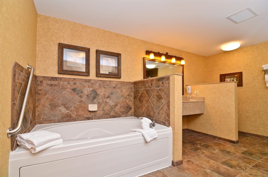 Best Western Plus Kelly Inn & Suites - Image 1