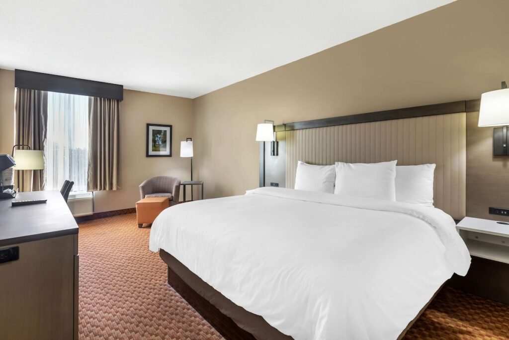 Best Western Plus Kendall Hotel & Suites - Image 3