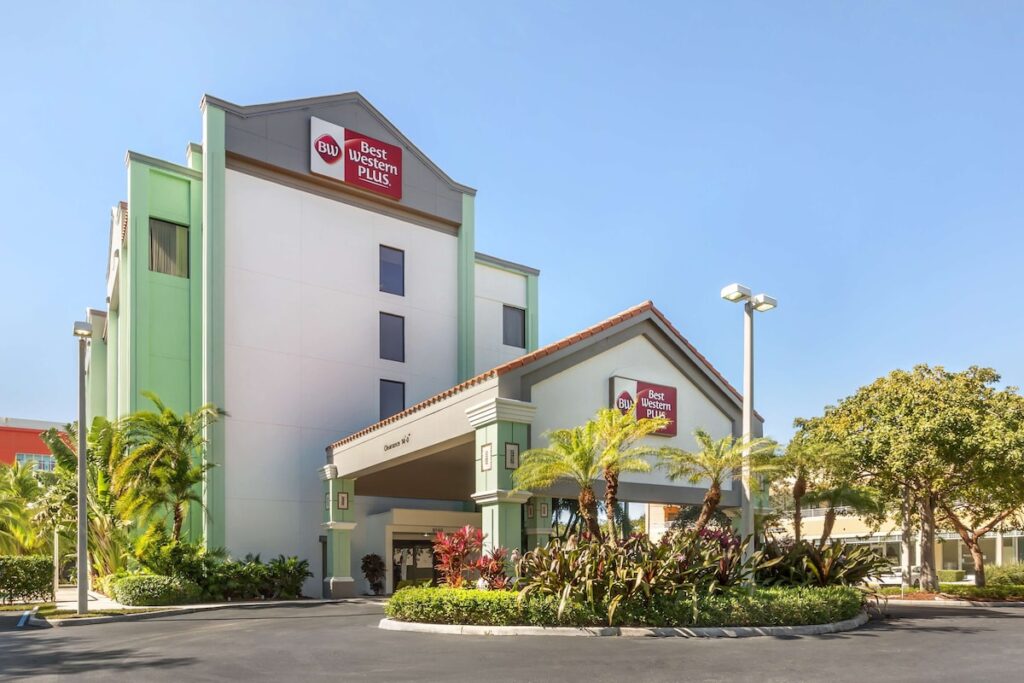 Best Western Plus Kendall Hotel & Suites - Image 4