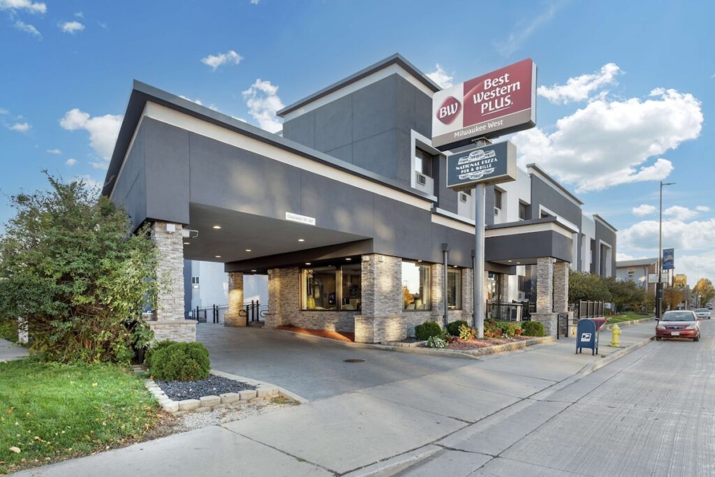 Best Western Plus Milwaukee West - Image 2