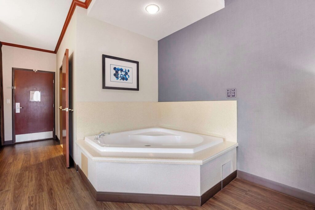 Best Western Plus Northwind Inn & Suites - Image 1