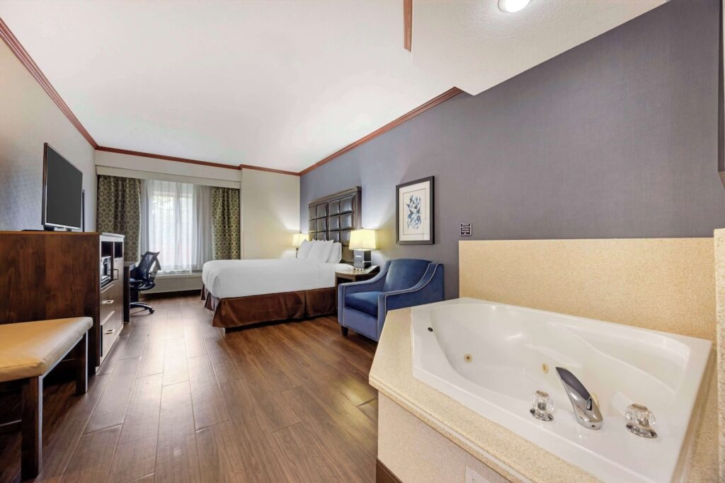 Best Western Plus Northwind Inn & Suites - Image 4