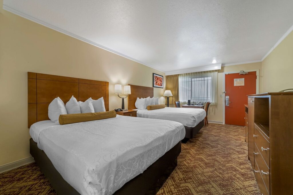 Best Western Plus Northwoods Inn - Image 2