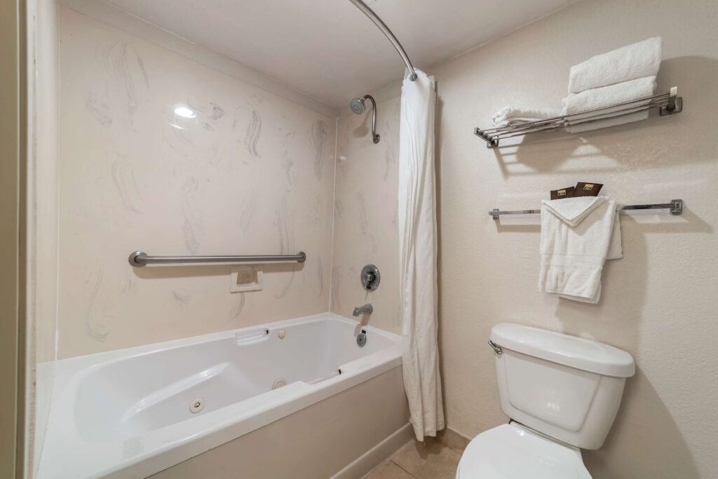 Best Western Plus Northwoods Inn - Image 1