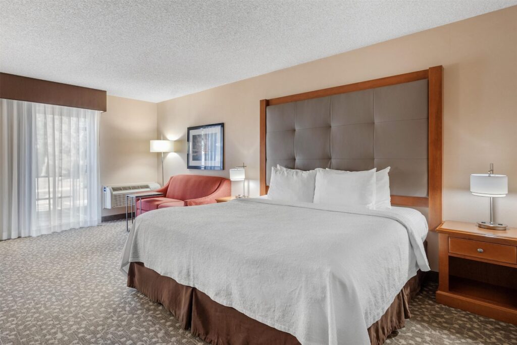 Best Western Plus Oak Harbor Hotel & Conference Center - Image 2