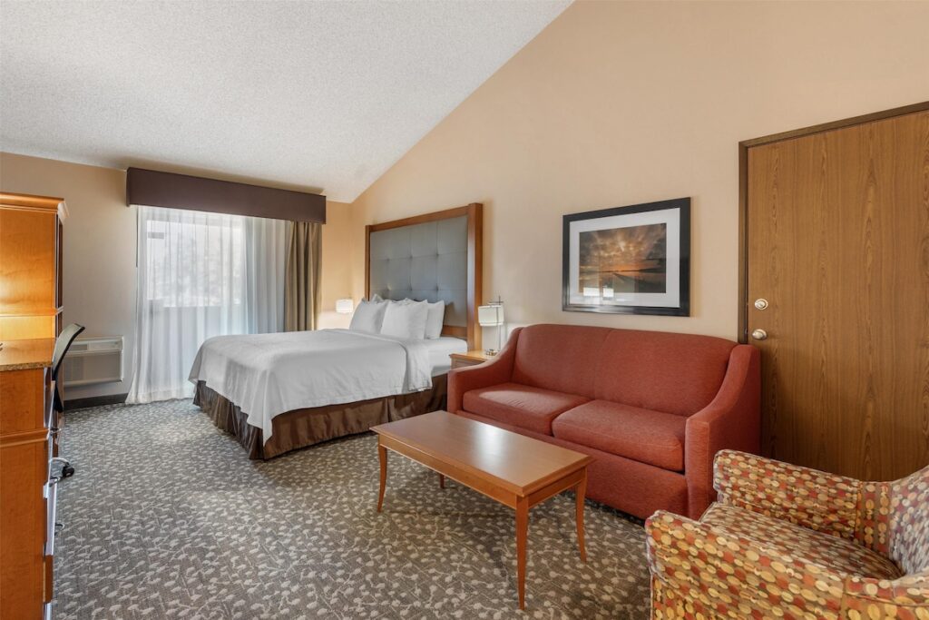 Best Western Plus Oak Harbor Hotel & Conference Center - Image 3