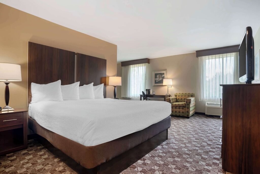 Best Western Plus Oak Mountain Inn - Image 4