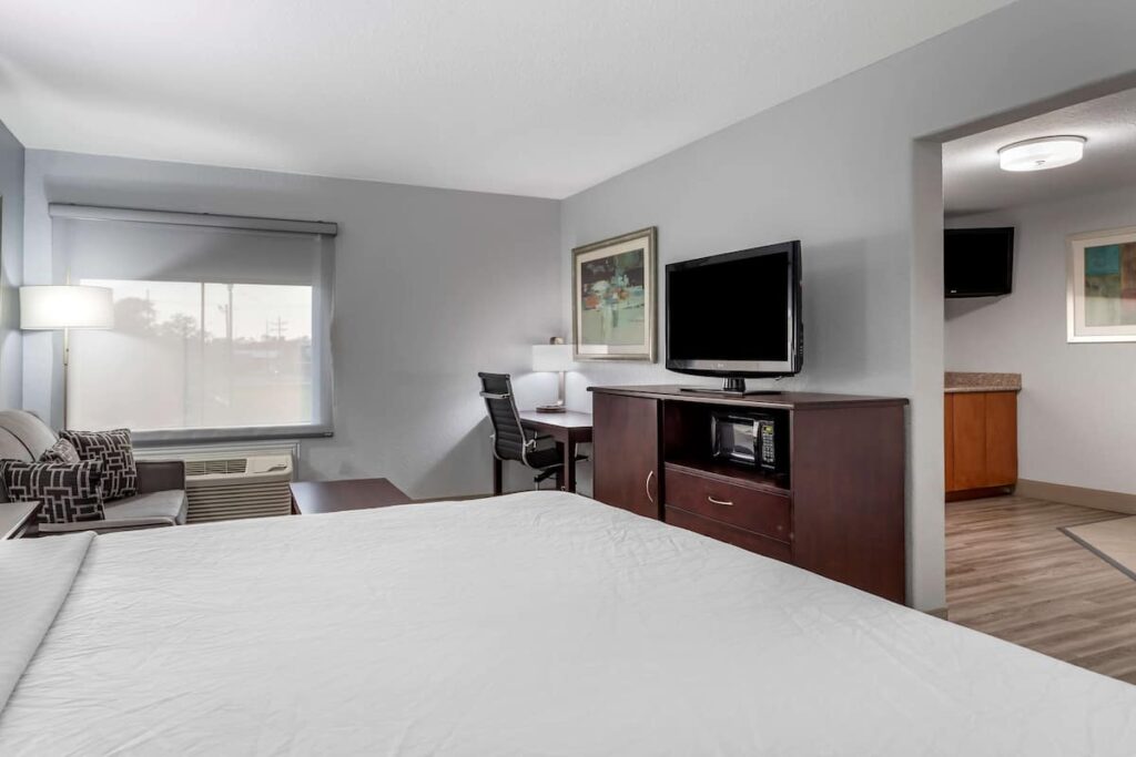 Best Western Plus Orange County - Image 3