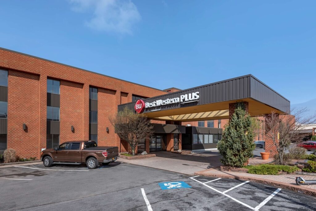 Best Western Plus Oswego Hotel and Conference Center - Image 4