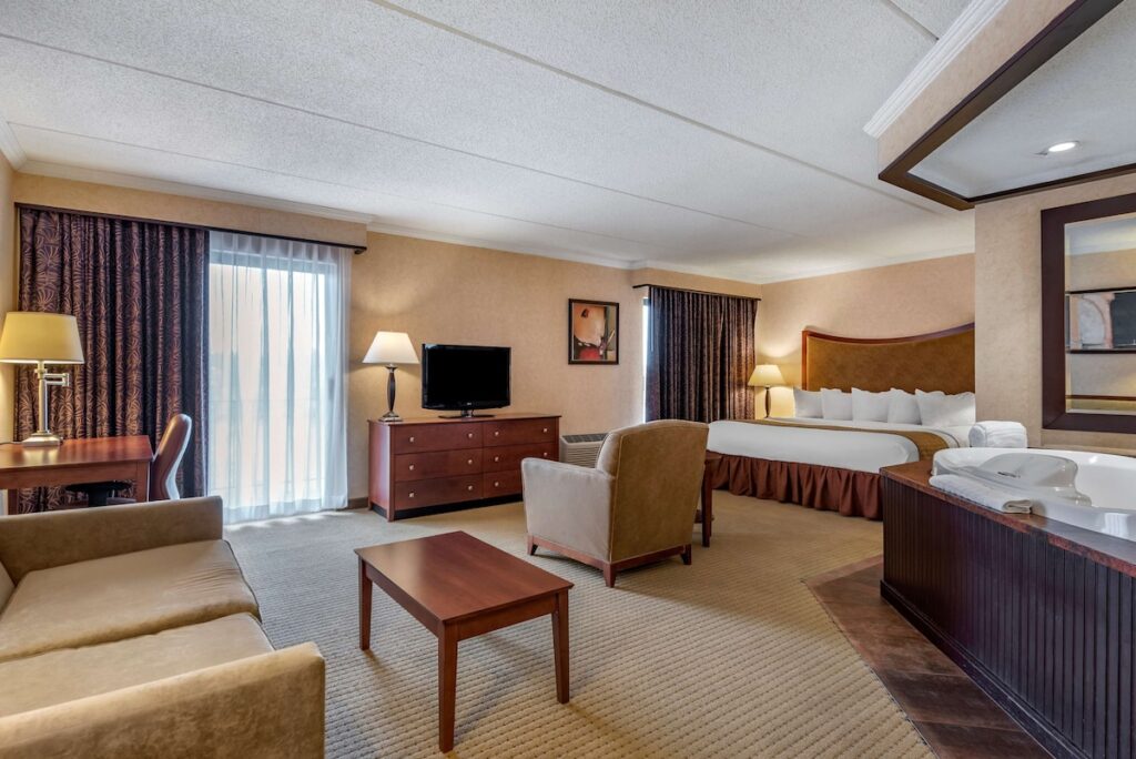Best Western Plus Oswego Hotel and Conference Center - Image 1