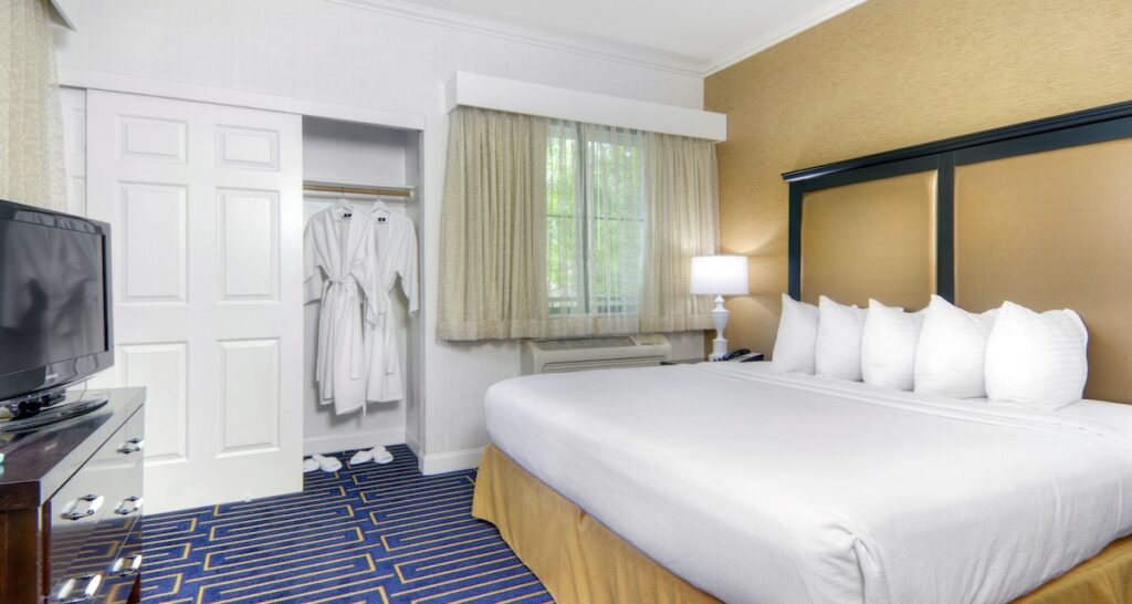 Best Western Plus Palm Court Hotel - Image 4