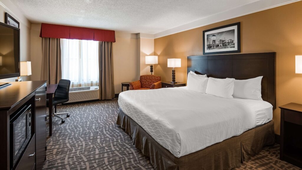 Best Western Plus Peoria - Image 2