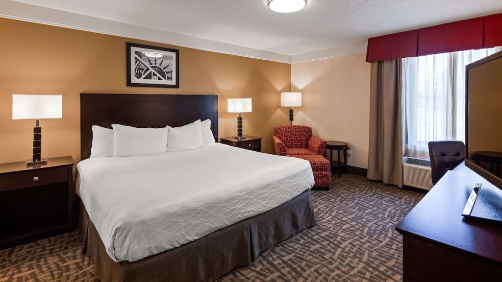 Best Western Plus Peoria - Image 1