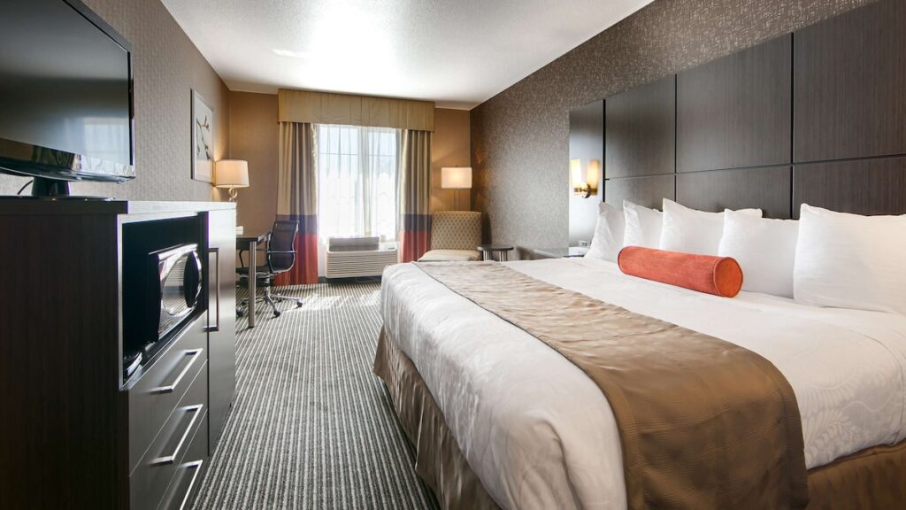 Best Western Plus Rama Inn & Suites - Image 3