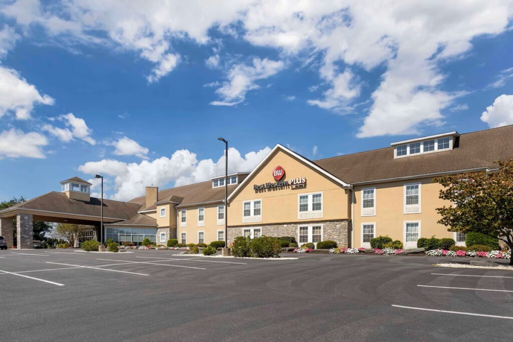 Best Western Plus Revere Inn & Suites - Image 2
