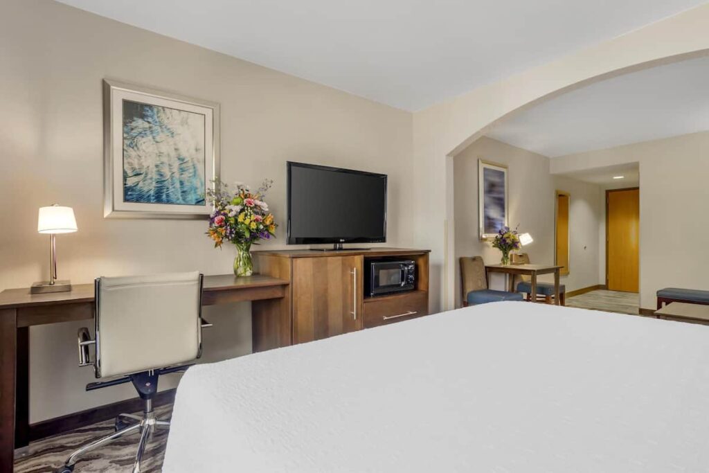 Best Western Plus River Escape Inn & Suites - Image 3