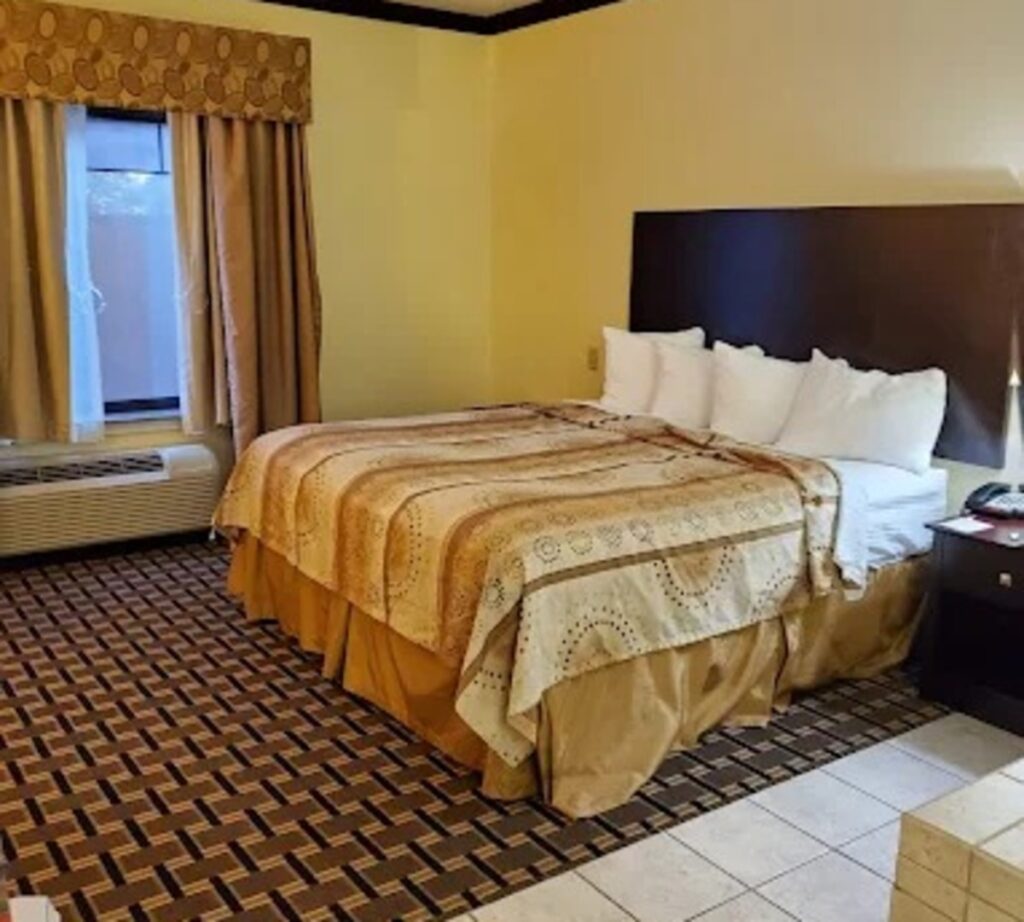 Best Western Plus Royal Mountain Inn & Suites - Image 3