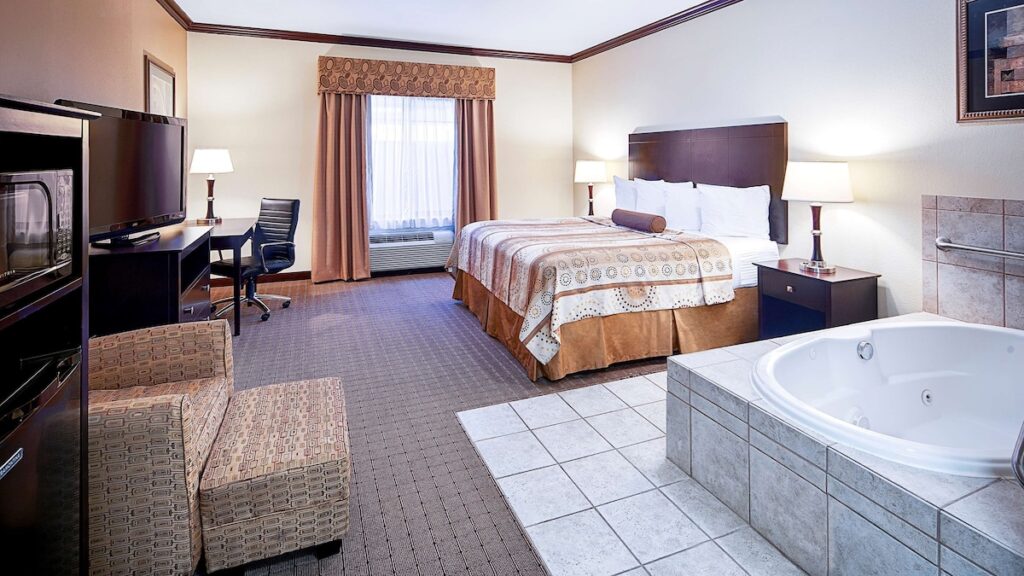 Best Western Plus Royal Mountain Inn & Suites - Image 2