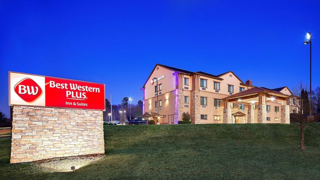 Best Western Plus Royal Mountain Inn & Suites - Image 5