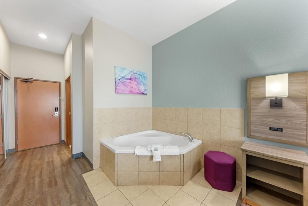 Best Western Plus San Antonio East Inn & Suites - Image 2