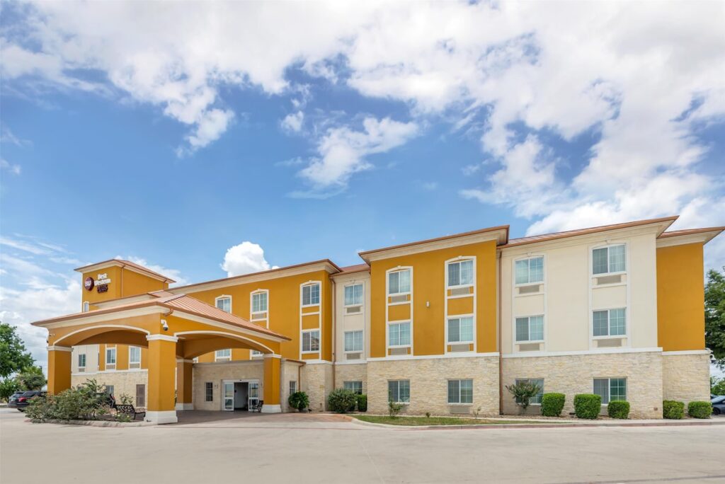 Best Western Plus San Antonio East Inn & Suites - Image 5